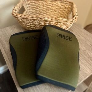 RISE Lifting Knee Sleeves